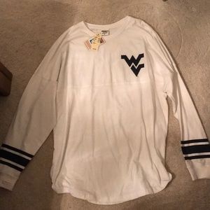 West Virginia mountaineers top